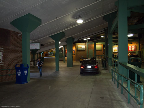 E8122972|1/60 sec at f / 3.5|14 mm|ISO 400