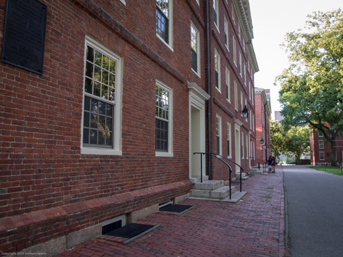 E8123023|1/80 sec at f / 3.5|14 mm|ISO 400